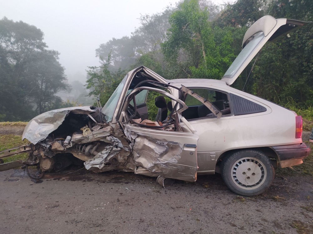 Acidente envolvendo três carros deixa duas pessoas feridas em Irati