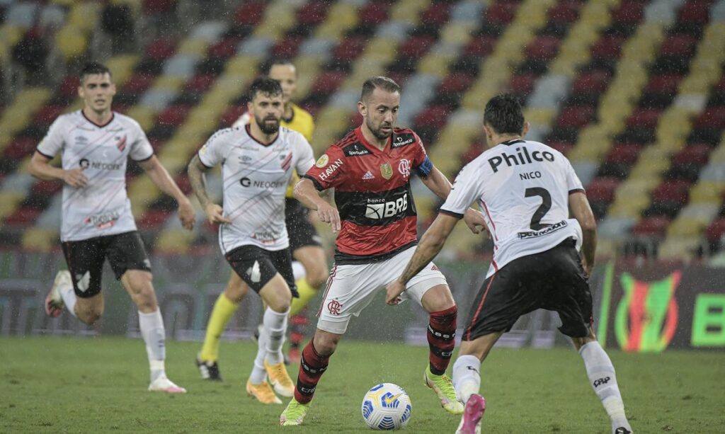 Athletico-PR leva goleada no Maracanã e sofre maior derrota em 11 meses