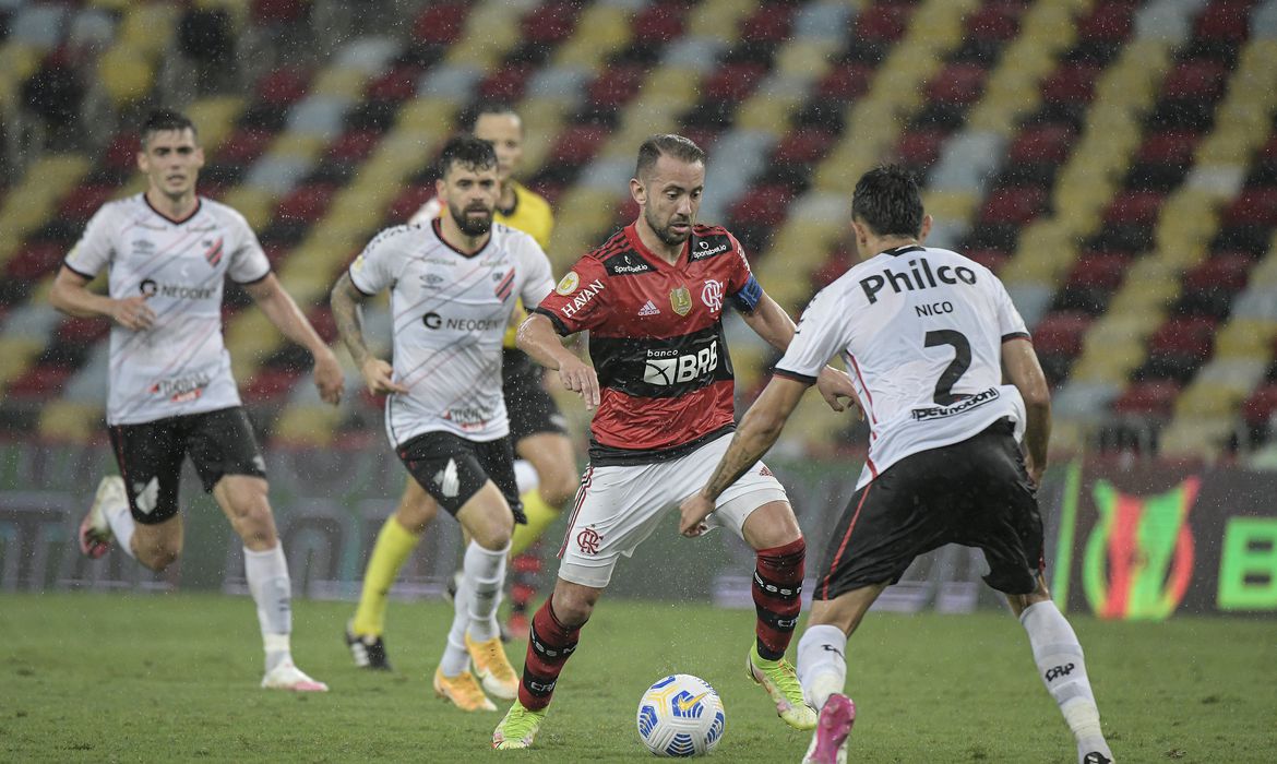 Athletico-PR leva goleada no Maracanã e sofre maior derrota em 11 meses