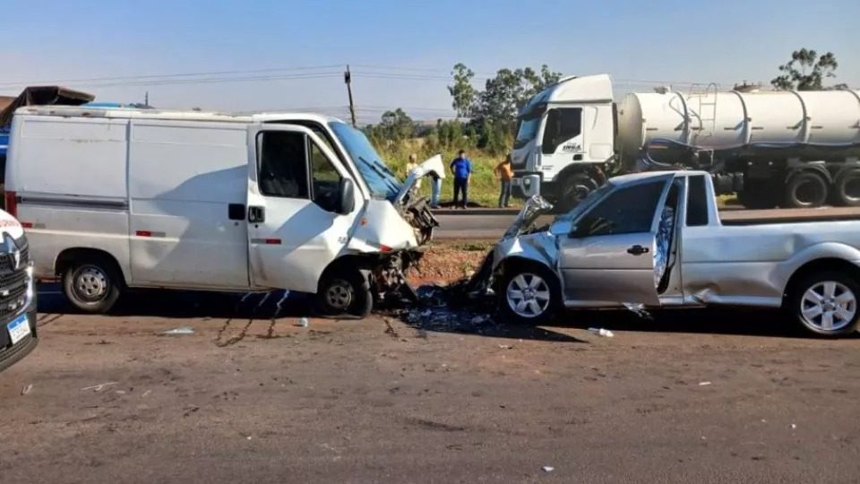 Bebê, mãe e pai morrem em grave acidente na PR-317