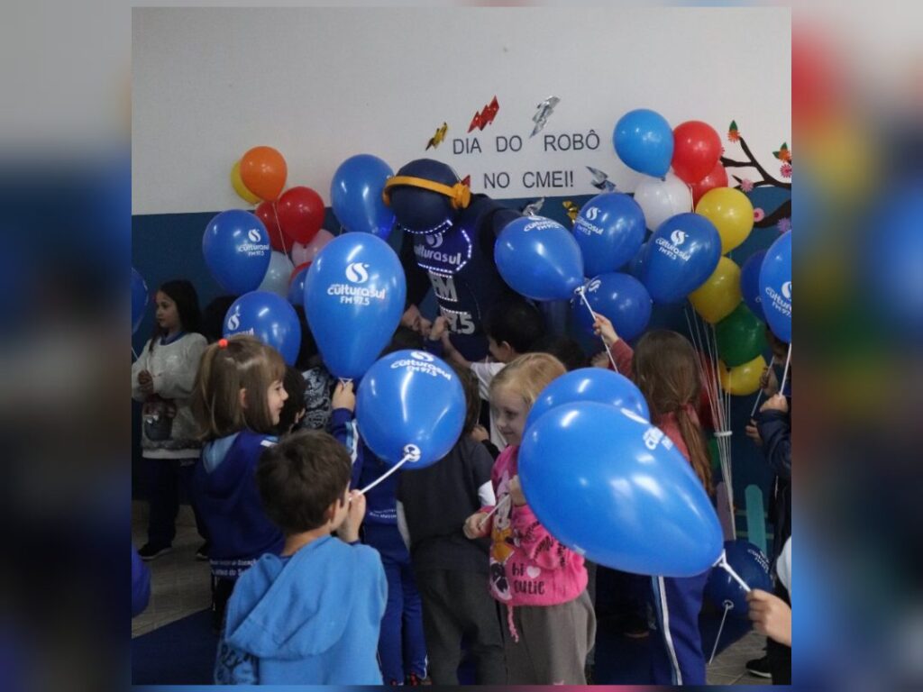 Dia das crianças: equipe Cultura Sul FM celebra data em CMEI de São Mateus do Sul