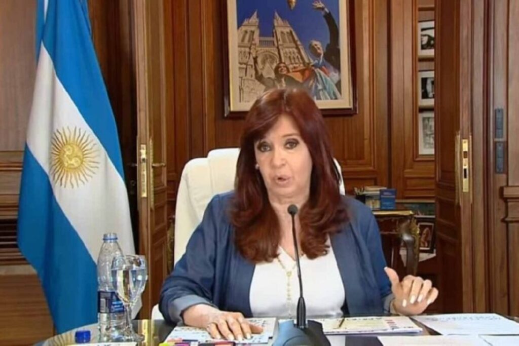 Vice-presidente da Argentina é condenada, mas em discurso denuncia justiça e permanece em liberdade