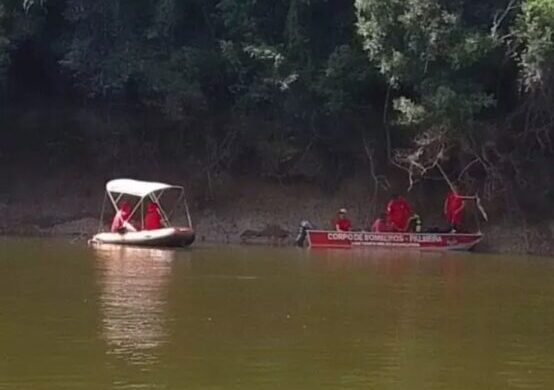 Pai, mãe e duas crianças caem de bote em represa  no Paraná e homem desaparece