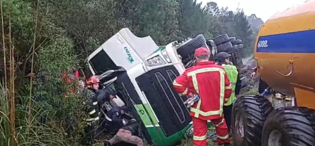 Urgente: acidente na BR-153 deixa vítima presa nas ferragens em Mallet