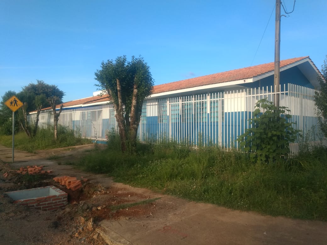 Moradores da Vila Amaral fazem a limpeza do CMEI