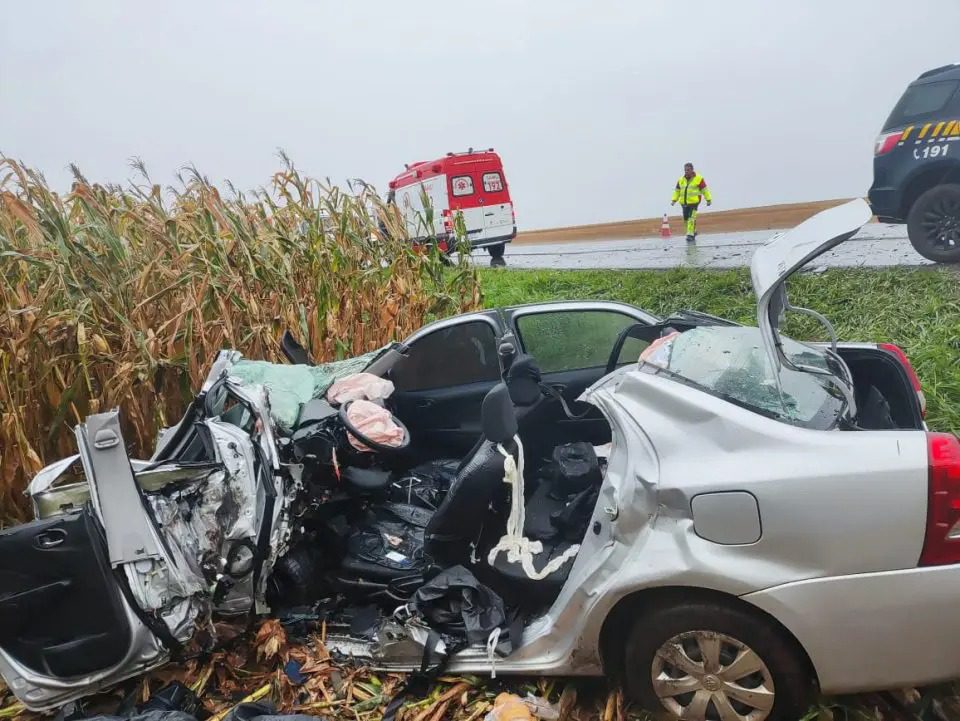 Um homem morre e três pessoas ficam feridas em grave acidente em rodovia do Paraná