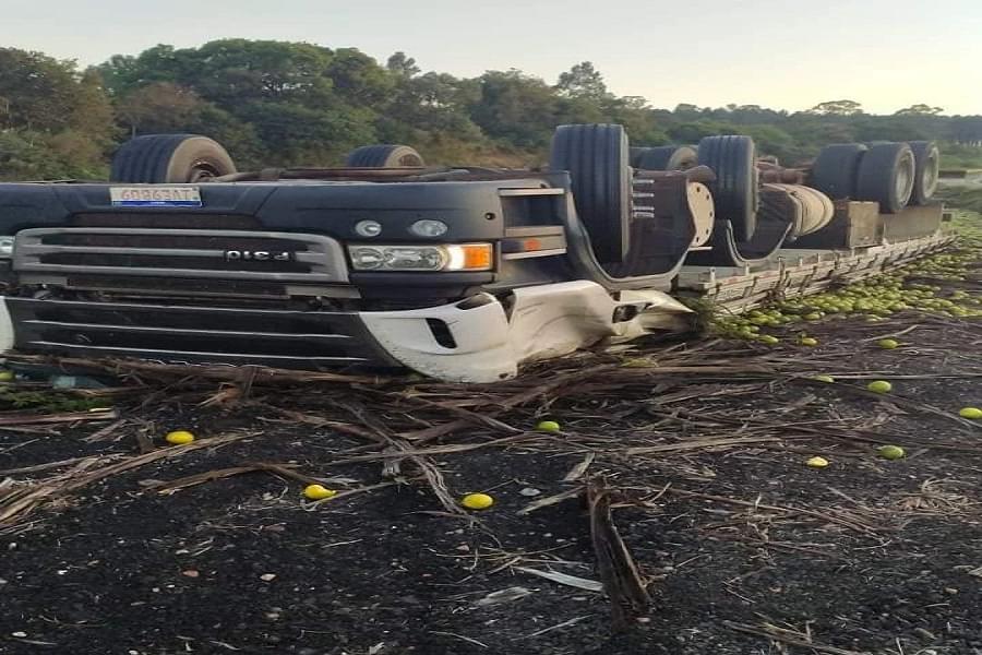 Acidente com caminhão deixa vítima inconsciente e em estado gravíssimo na PR 151