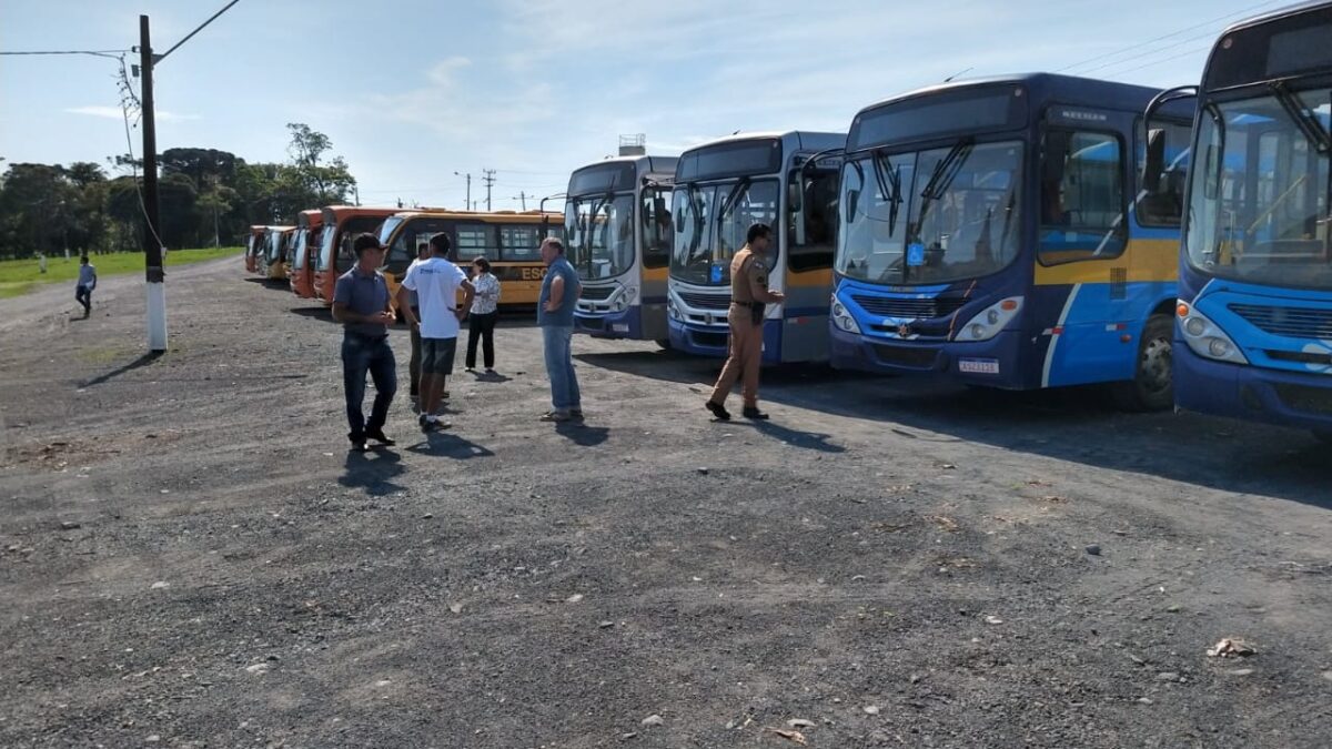 Vistoria do MP ‘aprova’ veículos do transporte escolar de São João do Triunfo, neste sábado