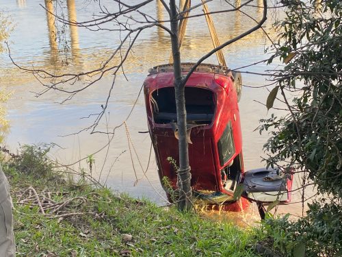 ATUALIZAÇÃO: carro é retirado das águas do Rio Iguaçu e quatro mortes são confirmadas