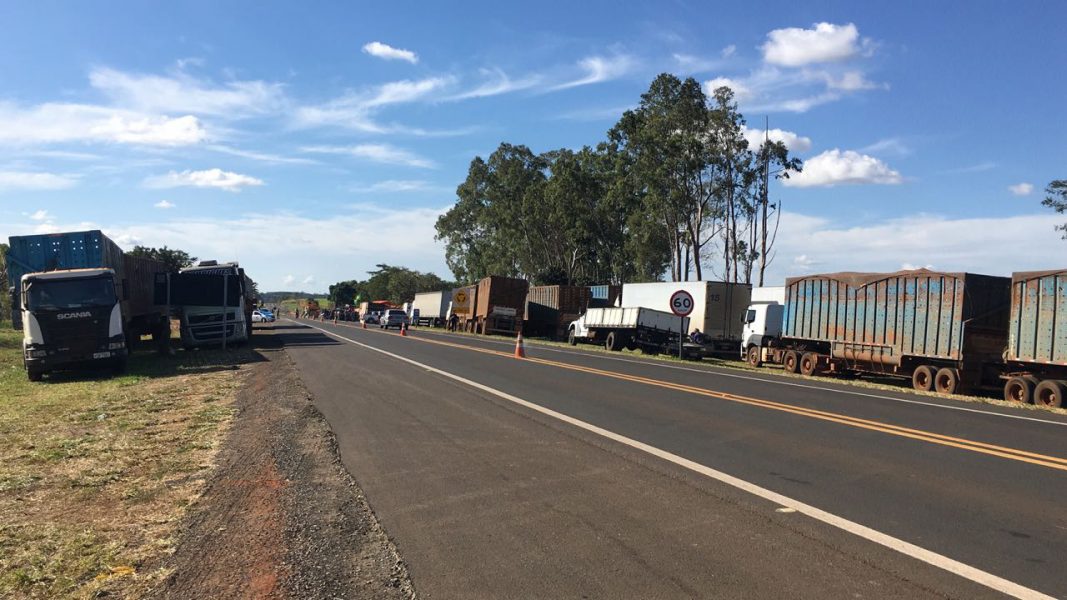 Caminhoneiros preparam manifestação para a próxima segunda-feira no Paraná