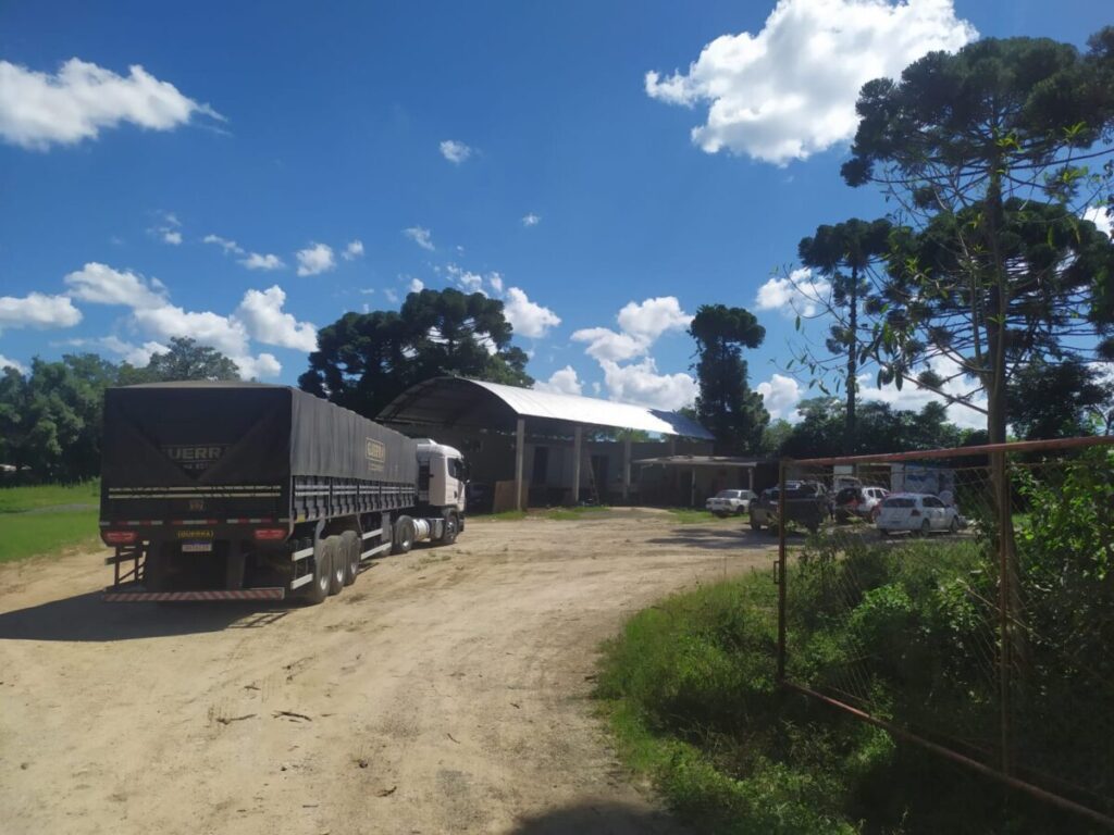 PM recupera carga de couro roubada e avaliada em R$ 300 mil