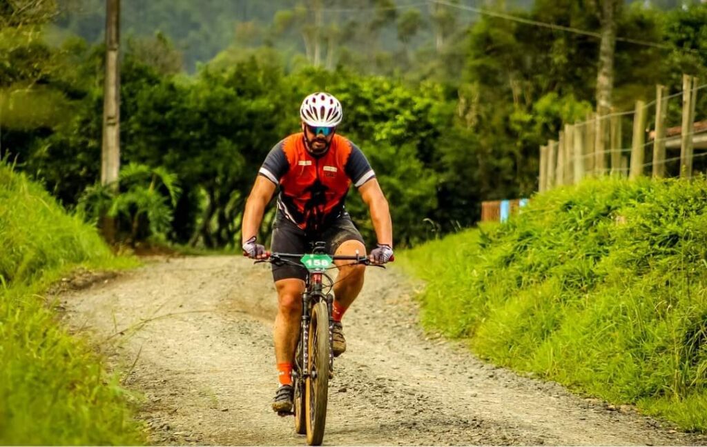 Esporte: são-mateuense conquista título de campeão do Desafio Planalto Norte de Mountain Bike