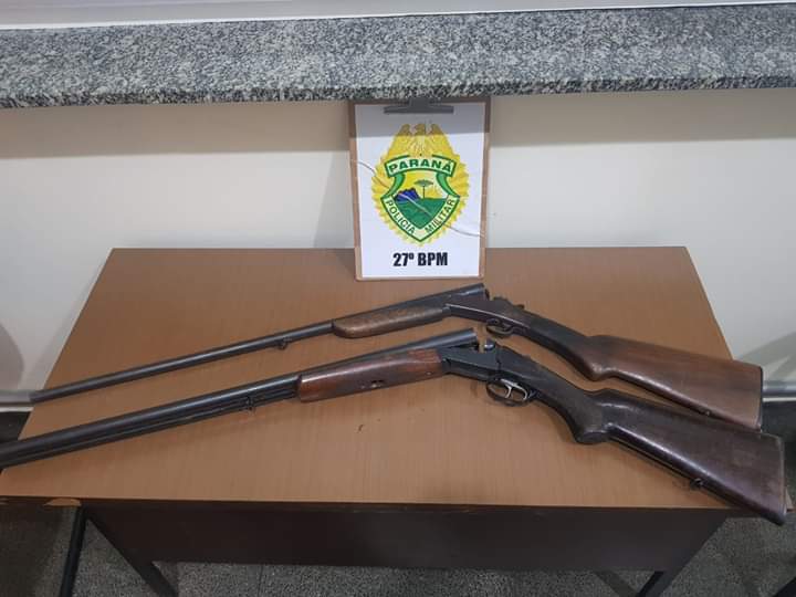 Armas de fogo são  encontradas pela PM em veículo abordado