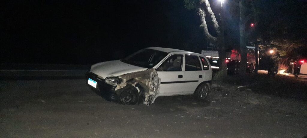 Acidente envolve carro e carreta na BR-476 em Antônio Olinto