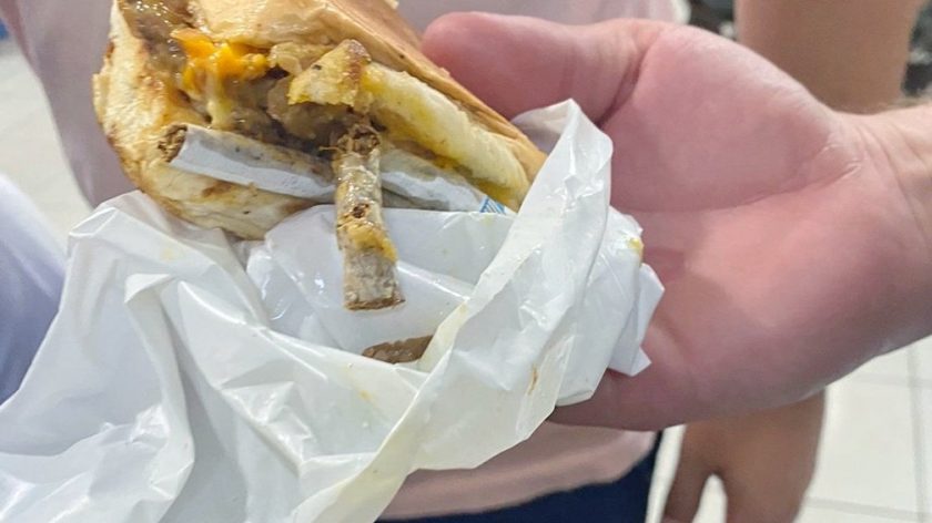Cliente diz ter achado dois cigarros dentro de cachorro-quente no Paraná: ‘Fiquei espantado e com nojo’
