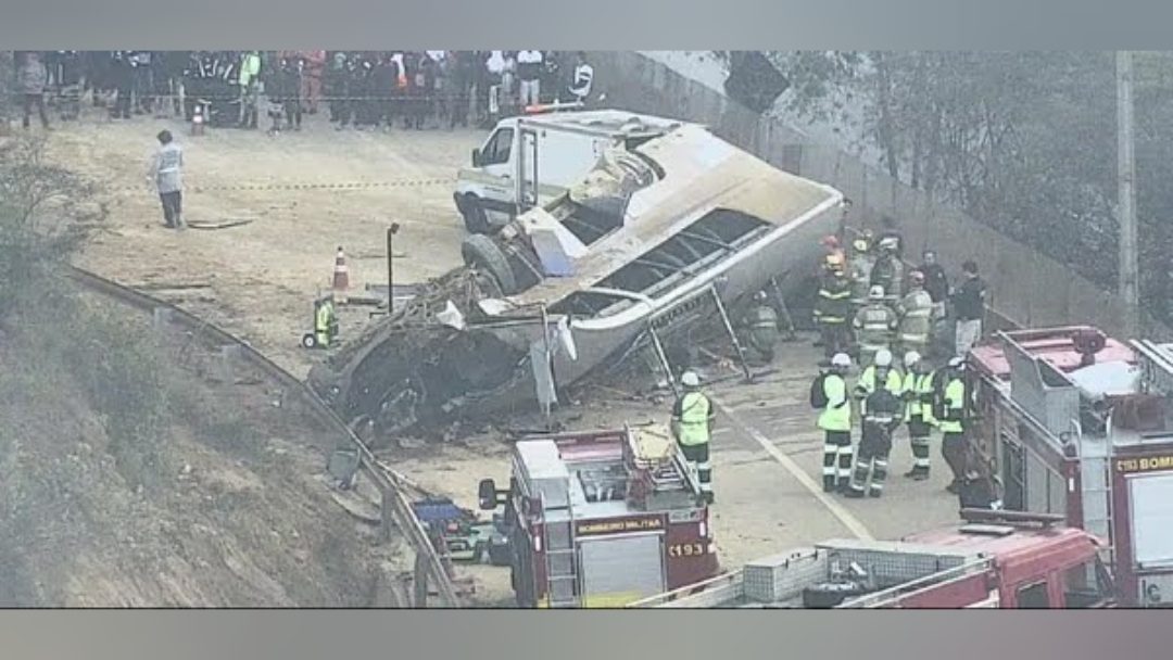 Sete torcedores do Corinthians morrem em capotamento de ônibus