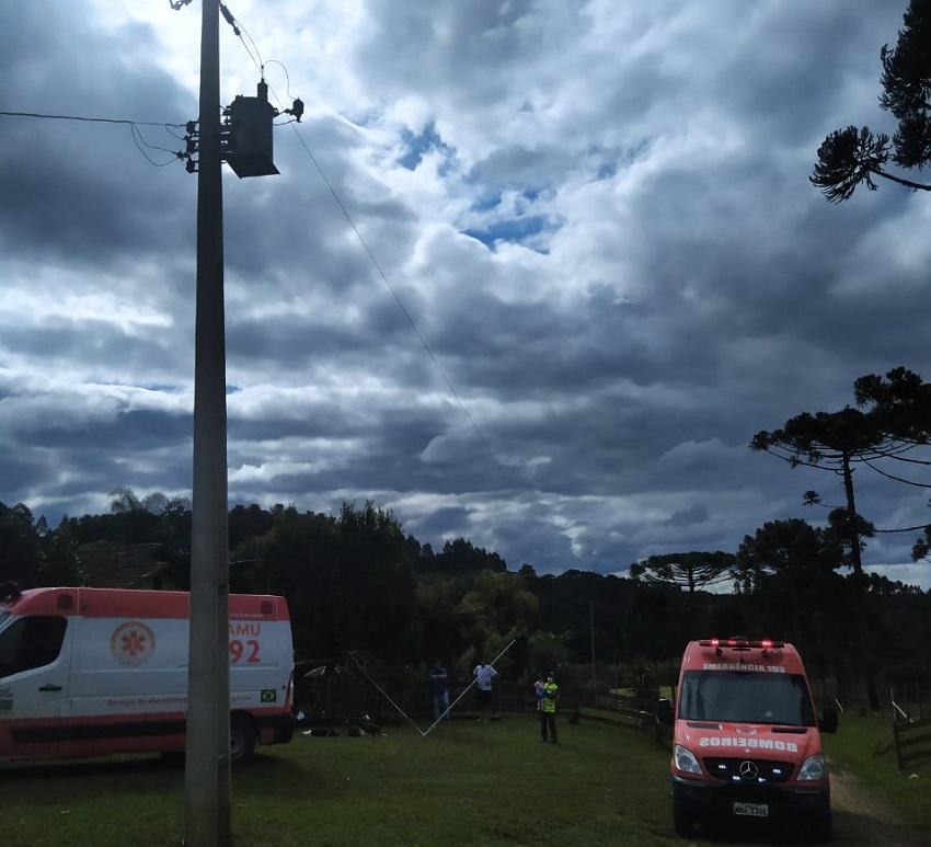 Em Bela Vista do Toldo homem morre por choque elétrico ao manusear antena de telefone rural