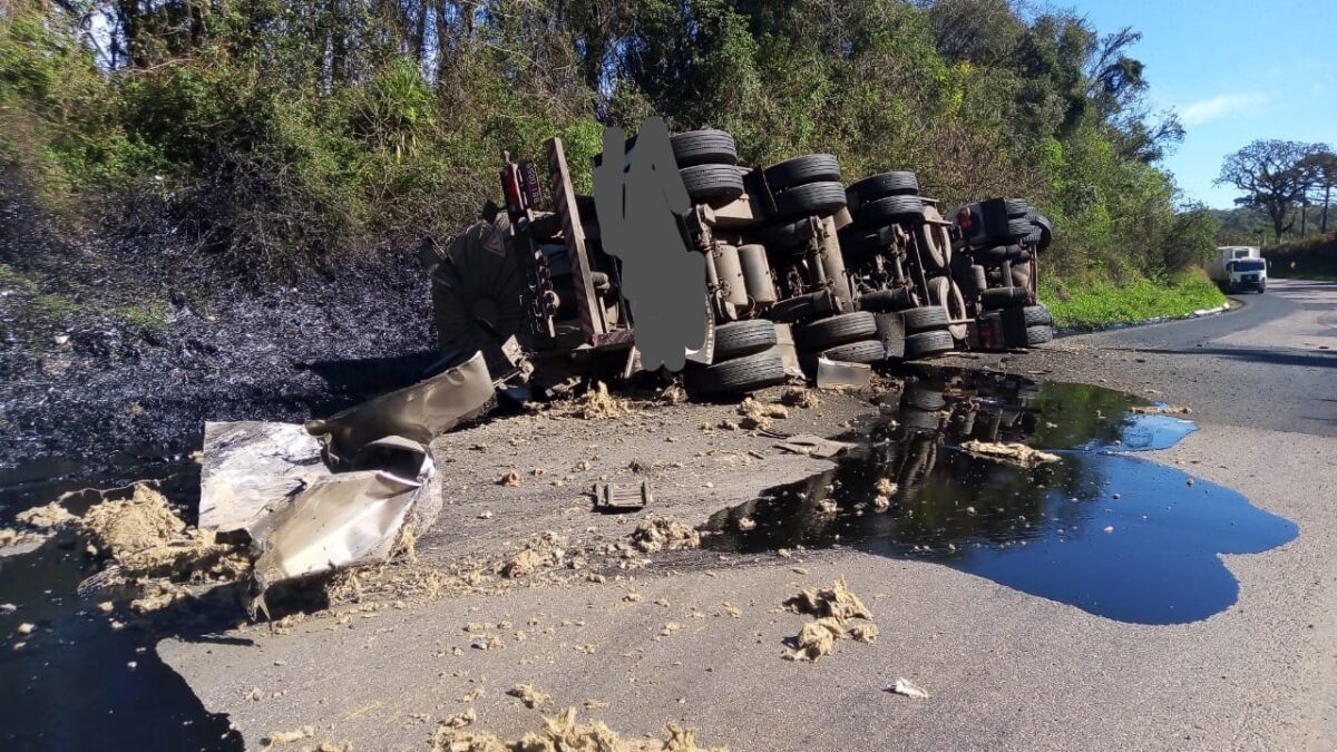 Caminhoneiro morre em acidente na BR-476