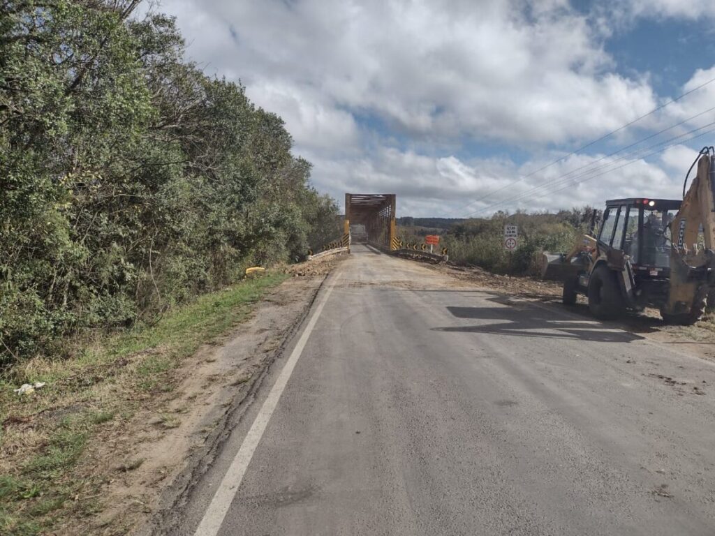 Ponte na divisa da Lapa com a cidade de Campo do Tenente é liberada