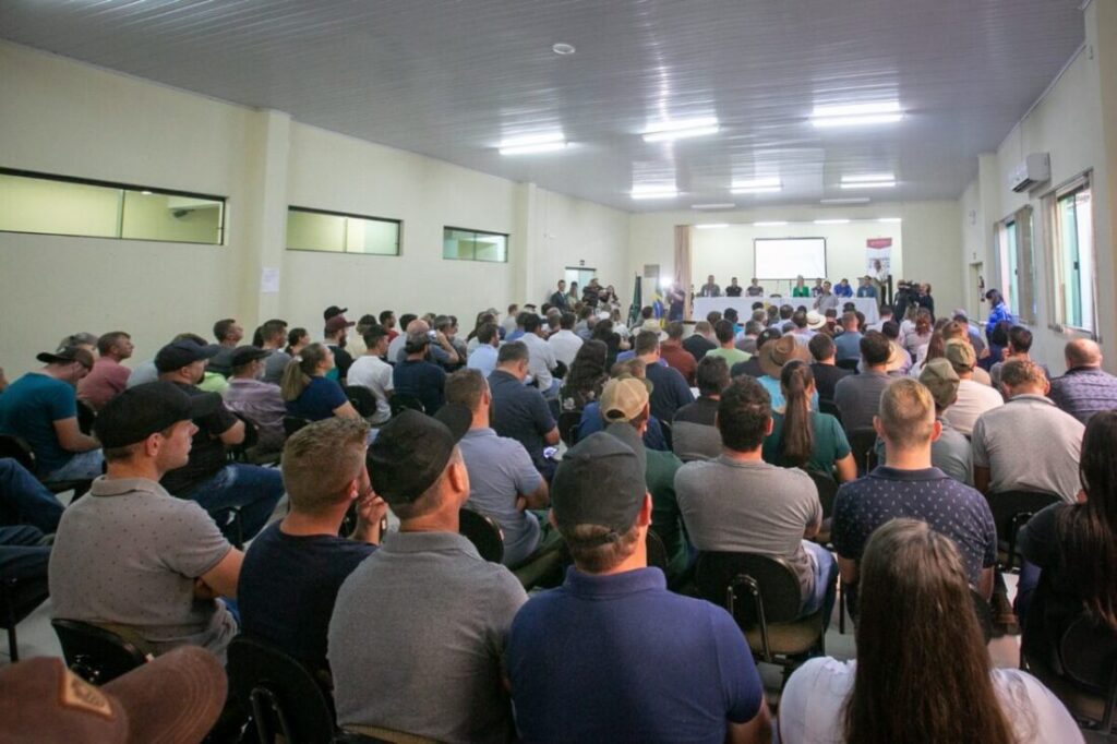 Projeto sobre compra de fumo na propriedade é debatido na região