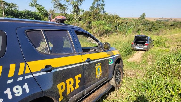 Durante fuga, suspeito abandona namorada grávida com maconha no Paraná