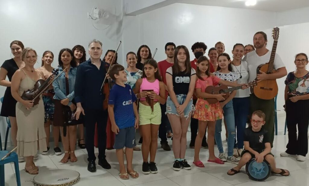 Atenção: projeto OI-SAMAS chega a sua 2ª fase com aulas de viola clássica, violoncelo e contrabaixo