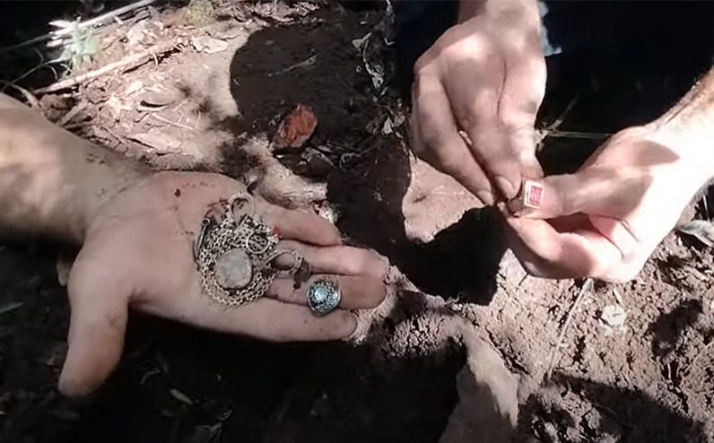 Mafrense encontra tesouro enterrado no meio da mata