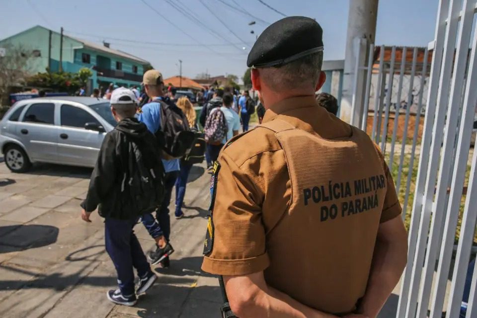 Governo do PR anuncia 5,6 mil policiais e trabalho psicológico para reforçar segurança nas escolas