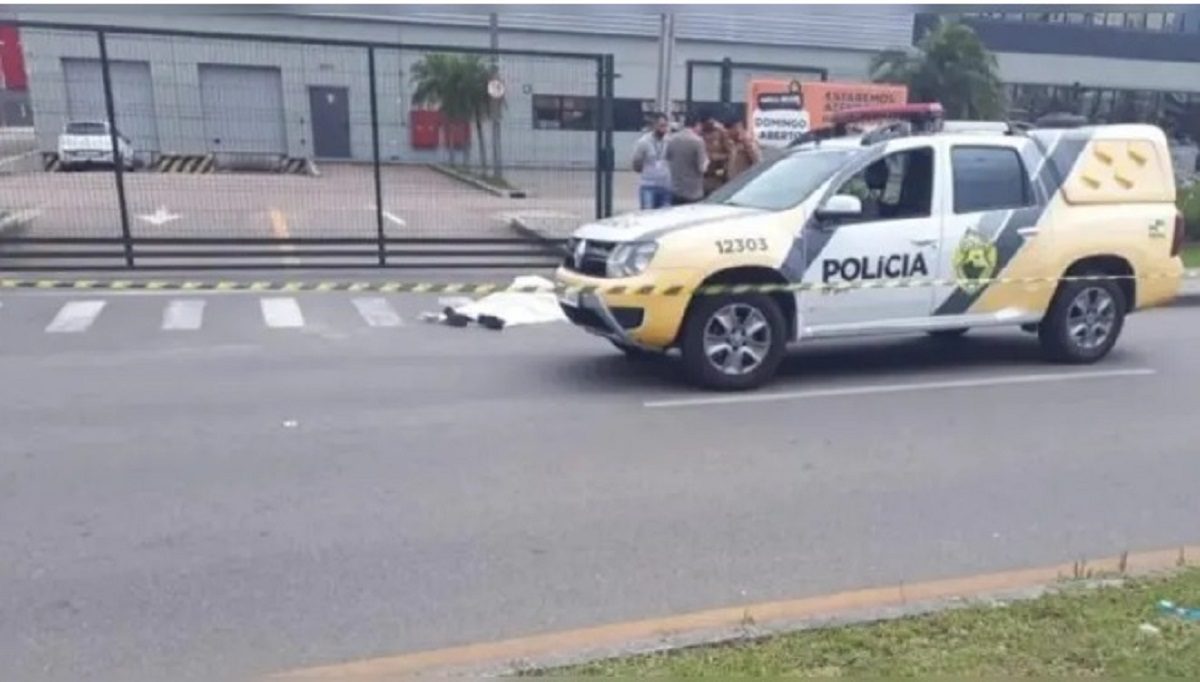Após ter assediado mulheres em mercado, homem é morto a pauladas na Região Metropolitana de Curitiba