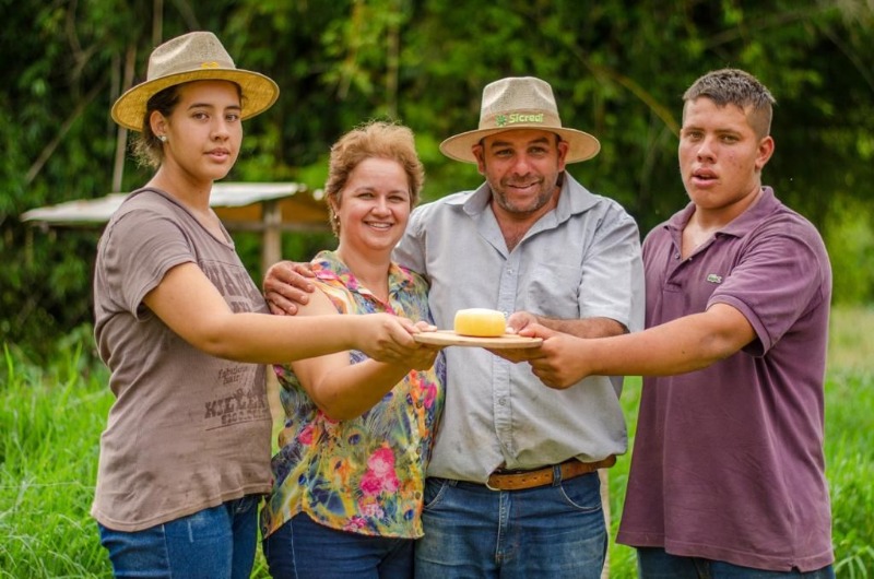 Família do PR leva medalha de prata no concurso de queijo mais importante do mundo