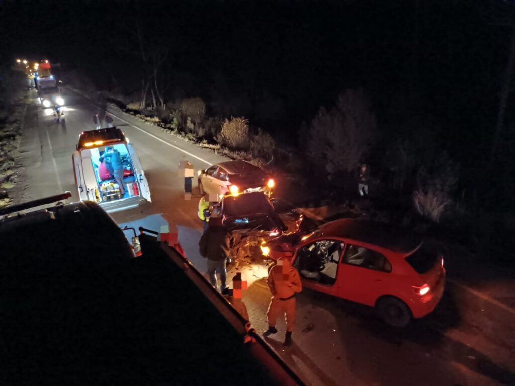 Acidente de Trânsito envolve 3 automóveis em Três Barras com uma pessoa ferida na cabeça