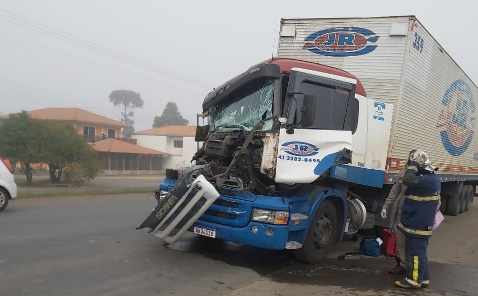 Acidente agora na BR- 476 envolvendo caminhão