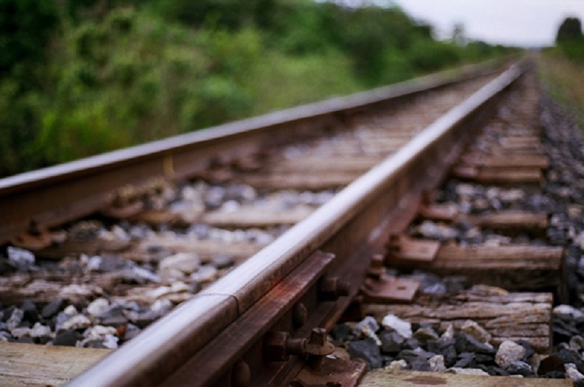 Homem morre atropelado por trem, ele estaria atravessando a linha férrea