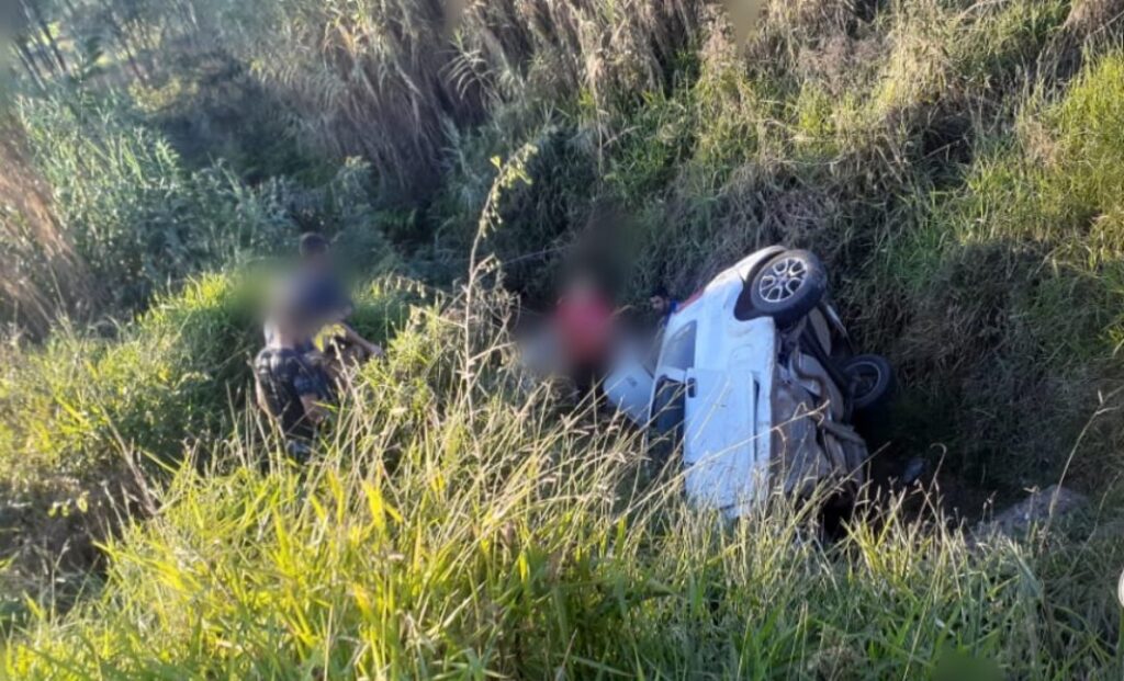 Colisão frontal entre dois automóveis deixa 4 mortos e 2 feridos na BR-277, em Palmeira