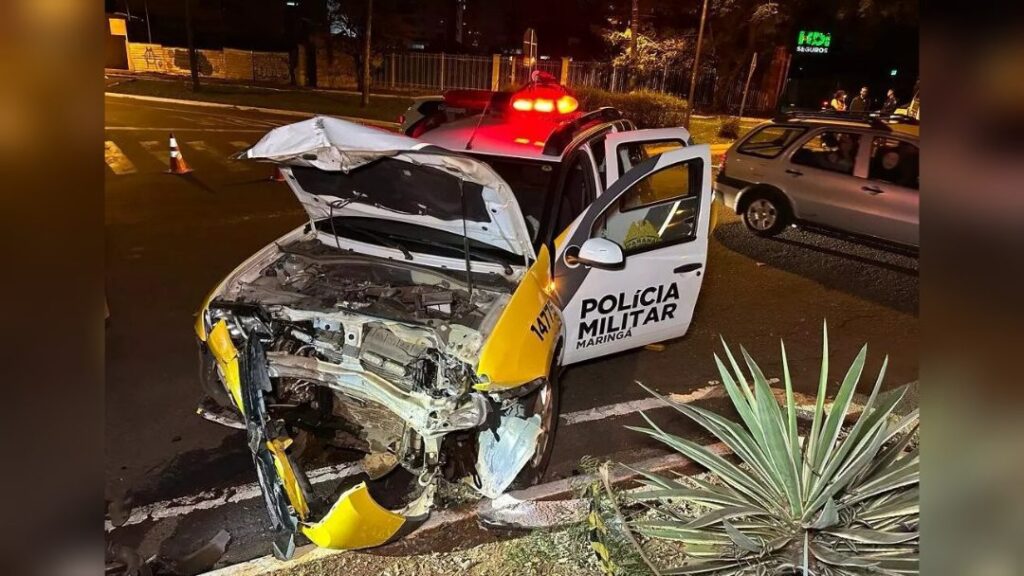 Bebida ao volante: motorista fura preferencial e atinge viatura da Polícia Militar