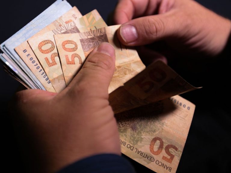 Salário mínimo ideal do brasileiro deveria ser de R$ 5.997, diz pesquisa do Dieese