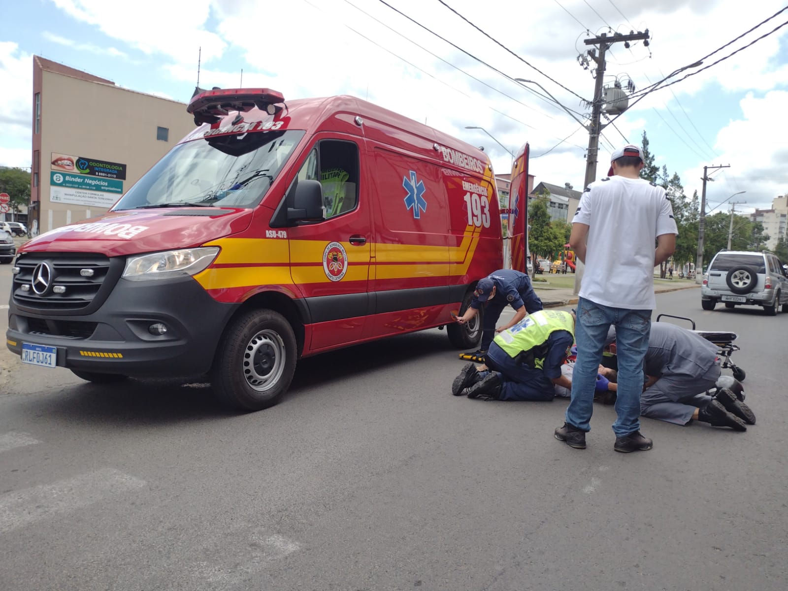 Corpo de Bombeiros atende acidente de trânsito entre carro e moto em Porto União