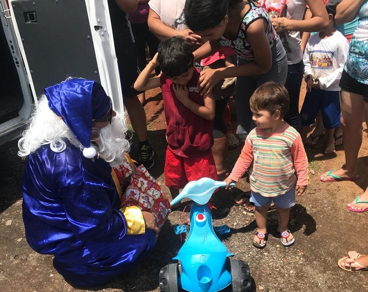 Natal Cultura Sul FM, com parceiros, alegra crianças