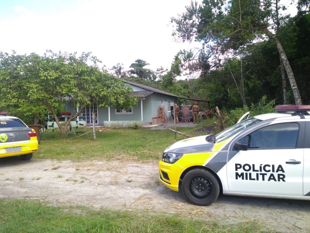 Casa é invadida pelo forro no interior de São Mateus do Sul e tem TV furtada