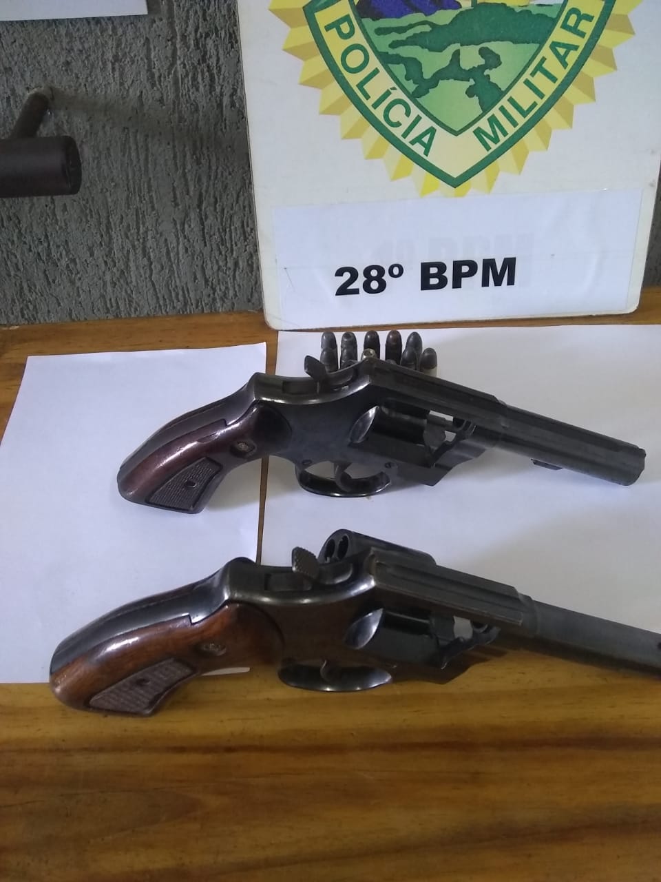 28°BPM- 3 ELEMENTOS PRESOS COM ARMA DE FOGO NA LAPA. .