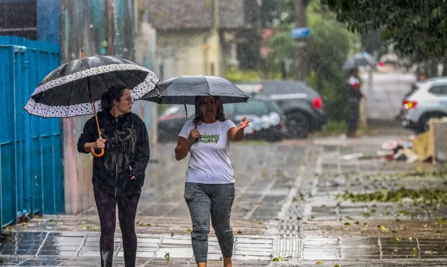 Região Sul tem cinco alertas para temporais nesta segunda-feira (17)