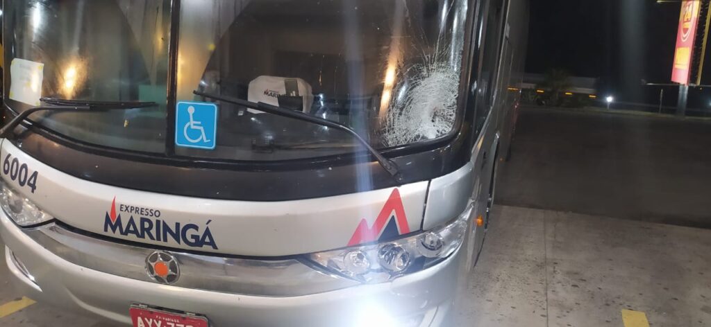 Mulher morre atropelada por ônibus em rodovia do Paraná