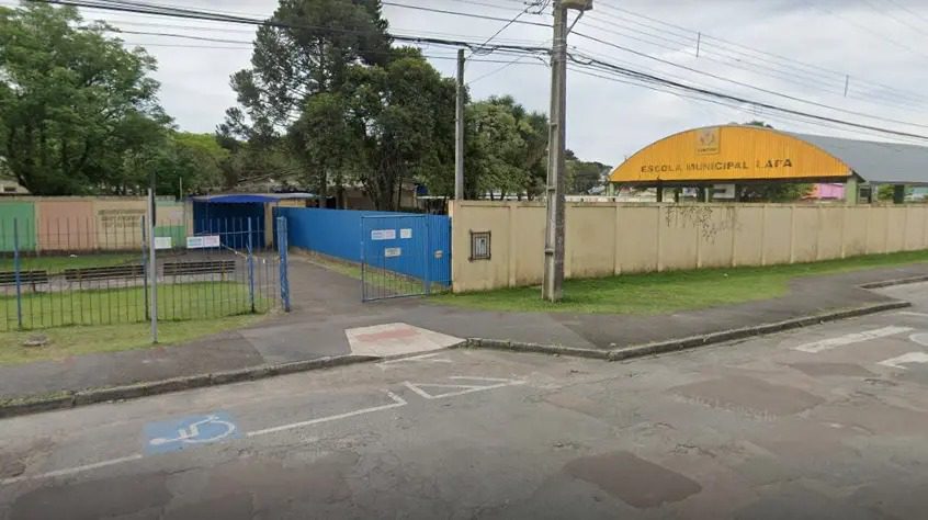 Criança é atingida por árvore dentro de escola e fica em estado grave no Paraná