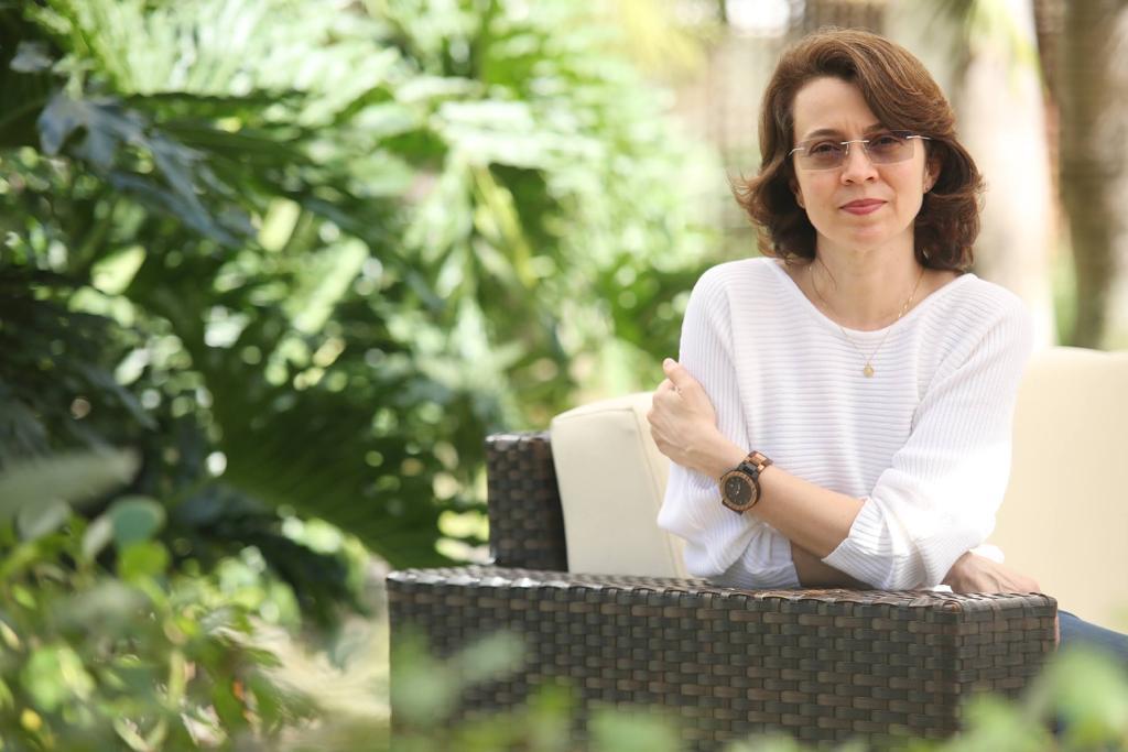 Pesquisadora brasileira da UFRJ afirma: ‘Sem dinheiro não dá para ser feliz’; entenda o estudo