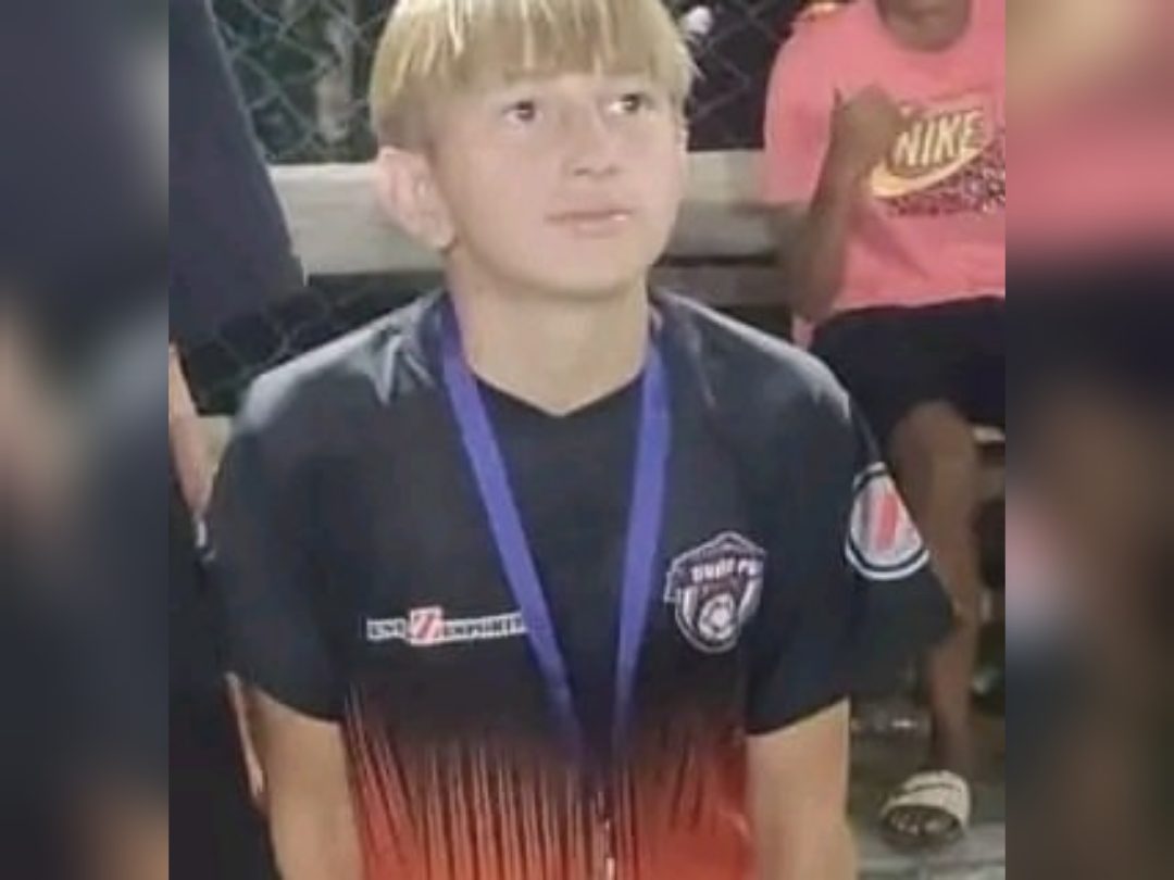 Adolescente de 14 anos morre após ser atingido por trave de futebol durante a própria festa de aniversário em Ponta Grossa
