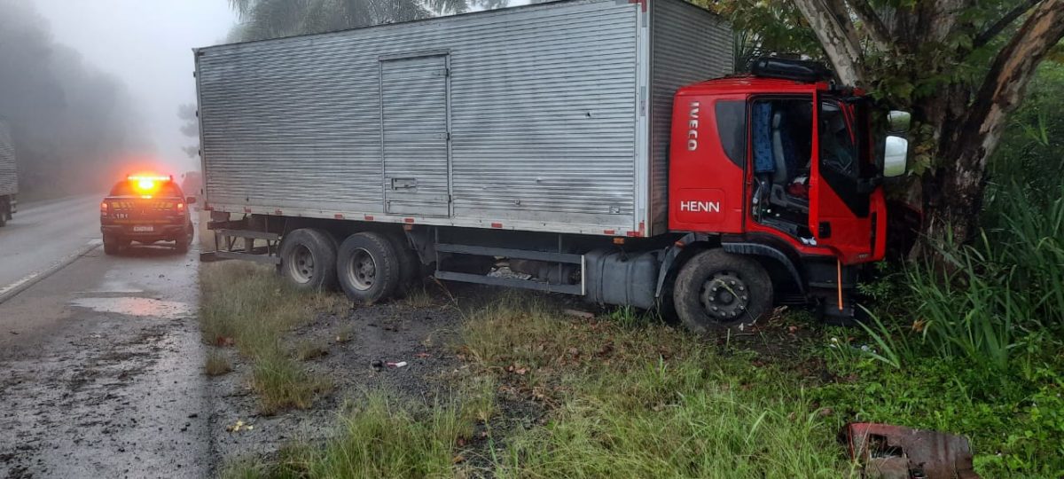 Grave acidente tira a vida de tio e sobrinho na BR 476