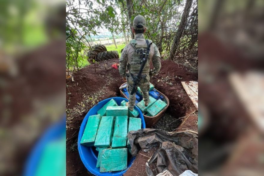 Mais de 1 tonelada de maconha é descoberta pela PRF enterrada em um sítio no Paraná