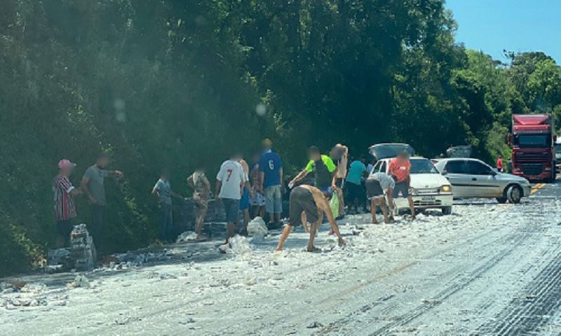 Motorista de caminhão denuncia saque de aproximadamente 2.300 caixas de creme de leite em General Carneiro