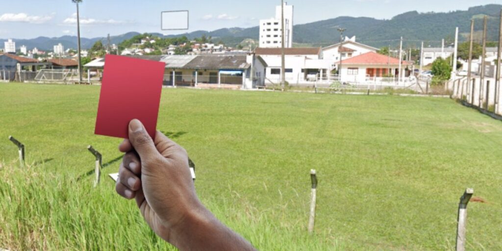 Partida de futebol é marcada por confusão e brigas neste domingo (5) em São Mateus do Sul