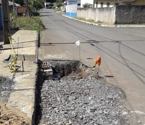 Moradores da Bom Jesus reclamam de obra inacabada e diretor de obras explica a demora